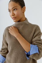Load image into Gallery viewer, Pullover with detachable cuff

