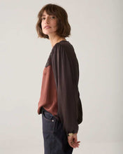 Load image into Gallery viewer, SUMMUM WOMAN TOP WITH LACE DARK CHOCOLATE
