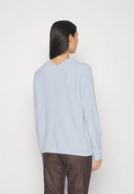 Load image into Gallery viewer, Thora V neck Knit
